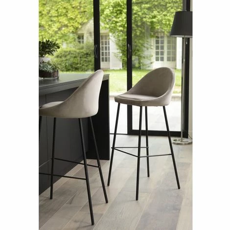 MACABANE AUGUSTIN - Lot De 2 Tabourets De Bar Velours Chamois Beige Pieds Métal Noir Hauteur D'assise 80cm - Beige 7 MACABANE AUGUSTIN - Lot De 2 Tabourets De Bar Velours Chamois Beige Pieds Métal Noir Hauteur D'assise 80cm - Beige – Image 5
