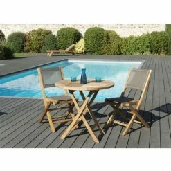 MACABANE HARRIS - SALON DE JARDIN EN BOIS TECK 2 Pers - Ensemble De Jardin - 1 Table Ronde Pliante 80 Cm Et 2 Chaises Textilène Taupe - Marron
